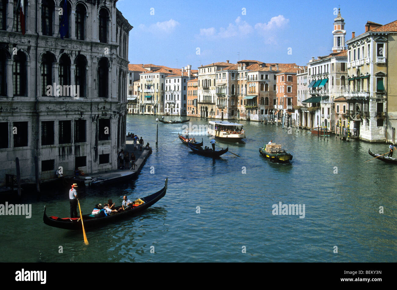 Gondeln auf dem Canale Grande / Canal Grande in Venedig, Italien Stockfoto