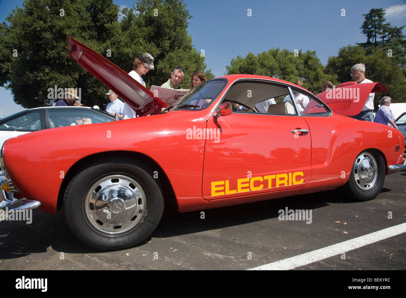 Seitenansicht des 1968 Volkswagen Karmann Ghia die benutzerdefinierte wurde umgewandelt zu elektrischer Energie im Jahr 1986. Stockfoto
