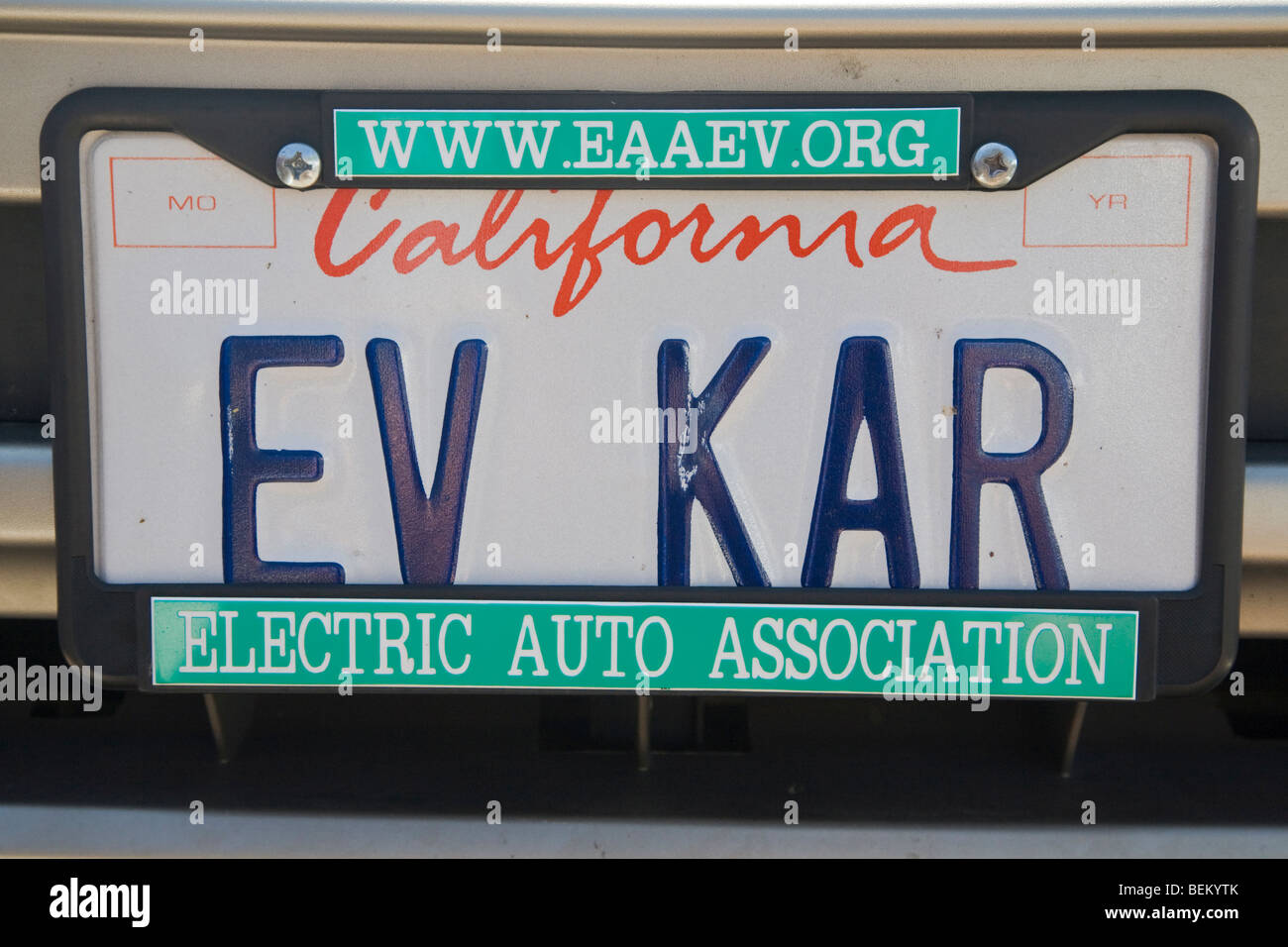 Eine Nahaufnahme von "EV Kar" (Electric Vehicle Car) Kfz-Kennzeichen. Palo Alto, Kalifornien, USA Stockfoto