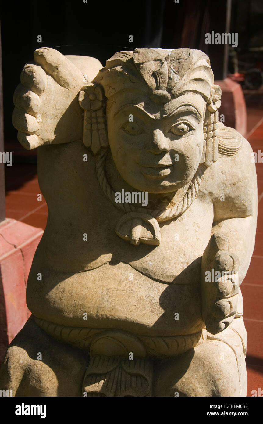 Statue aus Stein in einem Tempel in UbudBali Stockfotografie Alamy