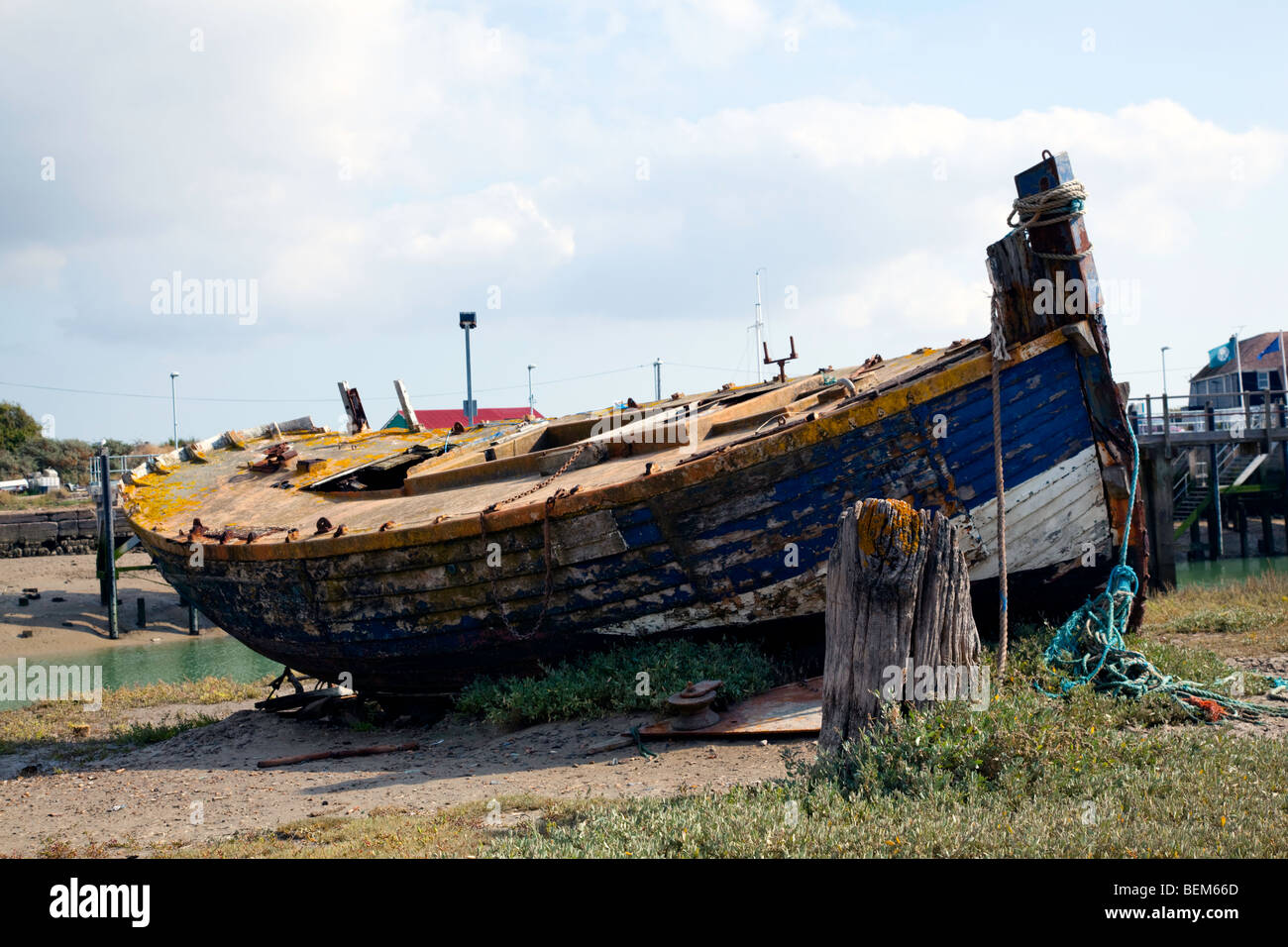 Ein verlassenes und verfallenes Boot - Roggen Hafen Stockfoto