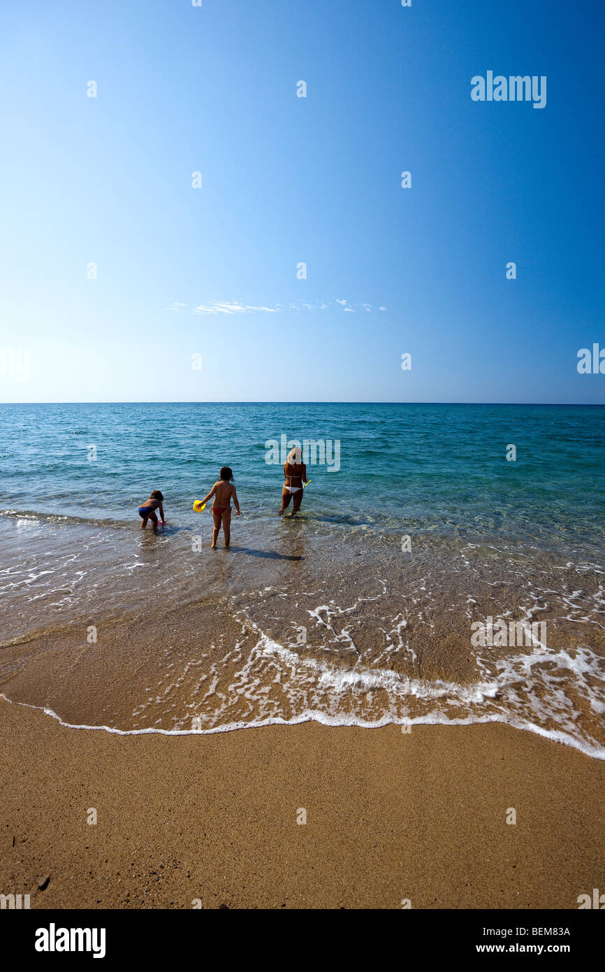 Piscinas Strand und die Sanddünen in der Nähe von Arbus, Medio Campidano-Bereich. Sardinien, Italien. Familie am Strand in Sardinien Stockfoto