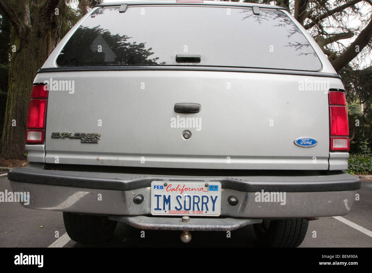 Eine Rückansicht eines Ford Explorer SUV Autos mit einem Kennzeichen "I 'm Sorry". San Francisco, Kalifornien, USA Stockfoto