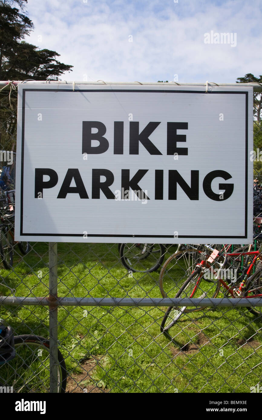 Fahrrad-Parken Zeichen auf dem kaum streng Bluegrass Festival im Golden Gate Park. San Francisco, Kalifornien, USA Stockfoto