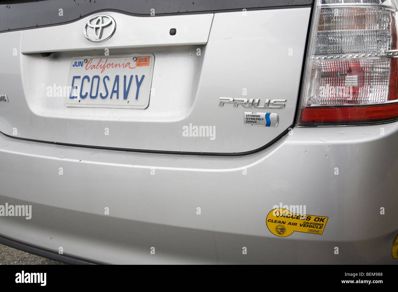 Rückansicht des Toyota Prius mit einem "ECOSAVY" Stockfoto