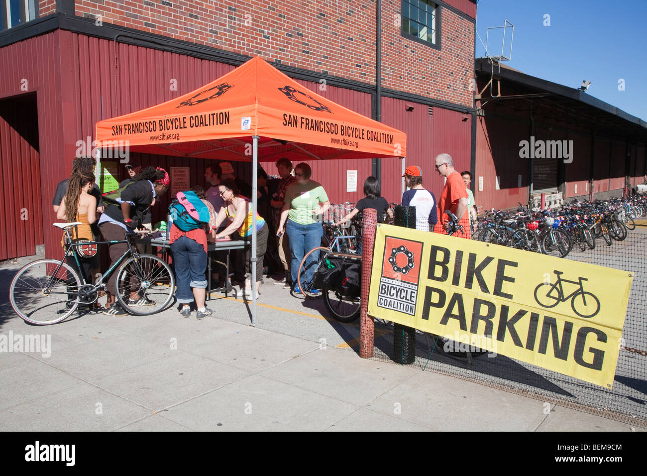 Kostenlose, sichere Fahrrad-Parkplatz auf dem Green Festival in San Francisco. Stockfoto