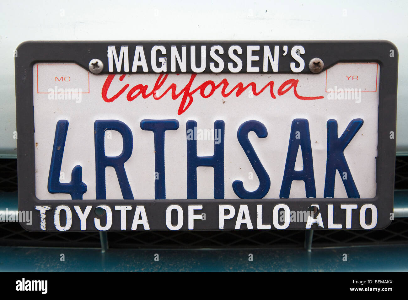 Eine Nahaufnahme von "4RTHSAK" (der Erde zuliebe) benutzerdefinierte Platte auf Toyota Prius. Kalifornien, USA Stockfoto