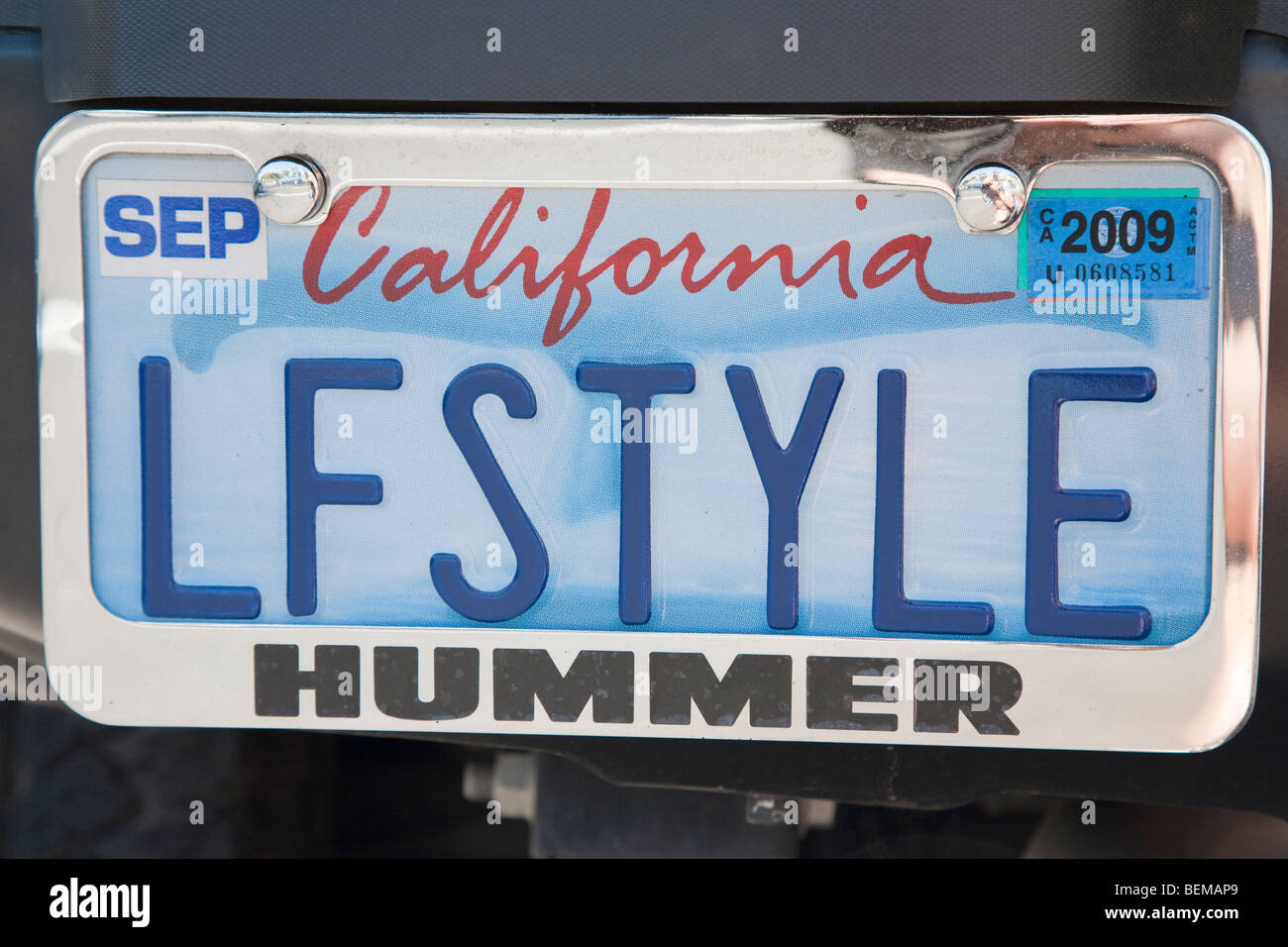 Nahaufnahme von "LFSTYLE" (Lebensstil) Nummernschild auf ein Hummer H3. Millbrae, Kalifornien, USA Stockfoto
