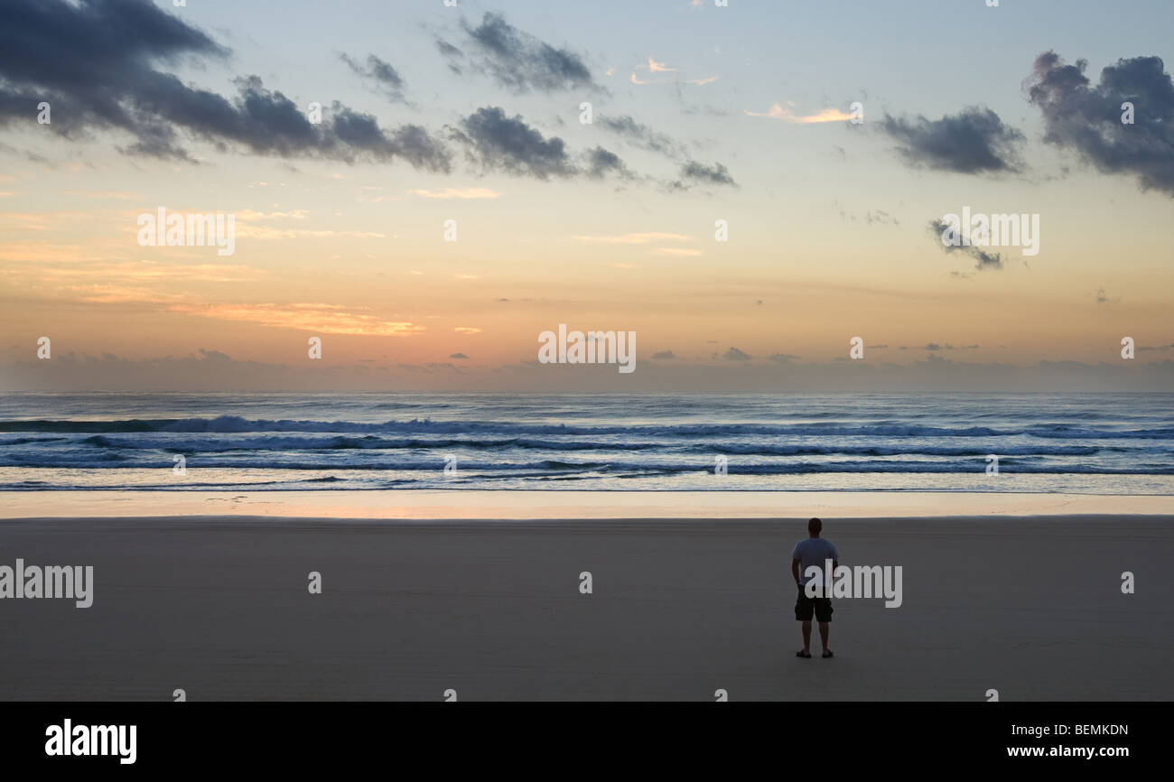Schuss des Augenblicks kurz vor Sonnenaufgang auf Fraser Island, Queensland, Australien Stockfoto