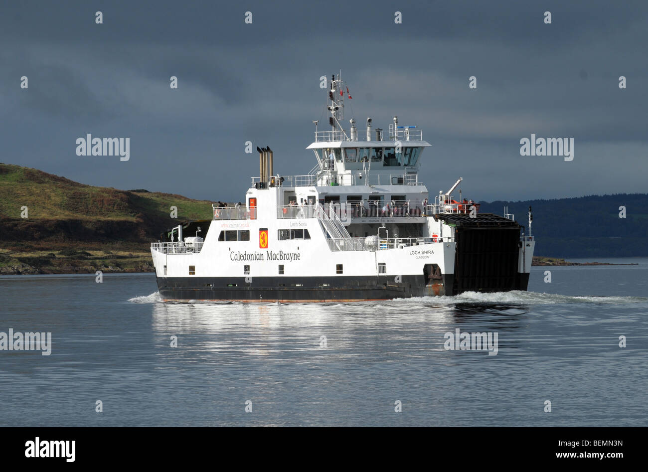 Eine kleine Inter-Island-Fähre vor der Westküste von Schottland zwischen Largs und die Insel Cumbrae Stockfoto