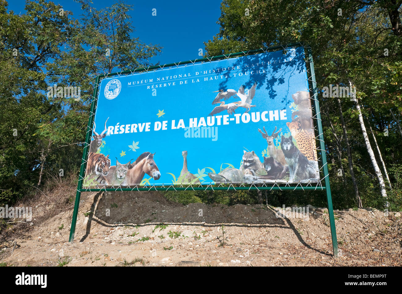 Moderne Foto gedruckt Zeichen für Réserve de la Haute-Touche Tierpark / Zoo - Indre, Frankreich. Stockfoto