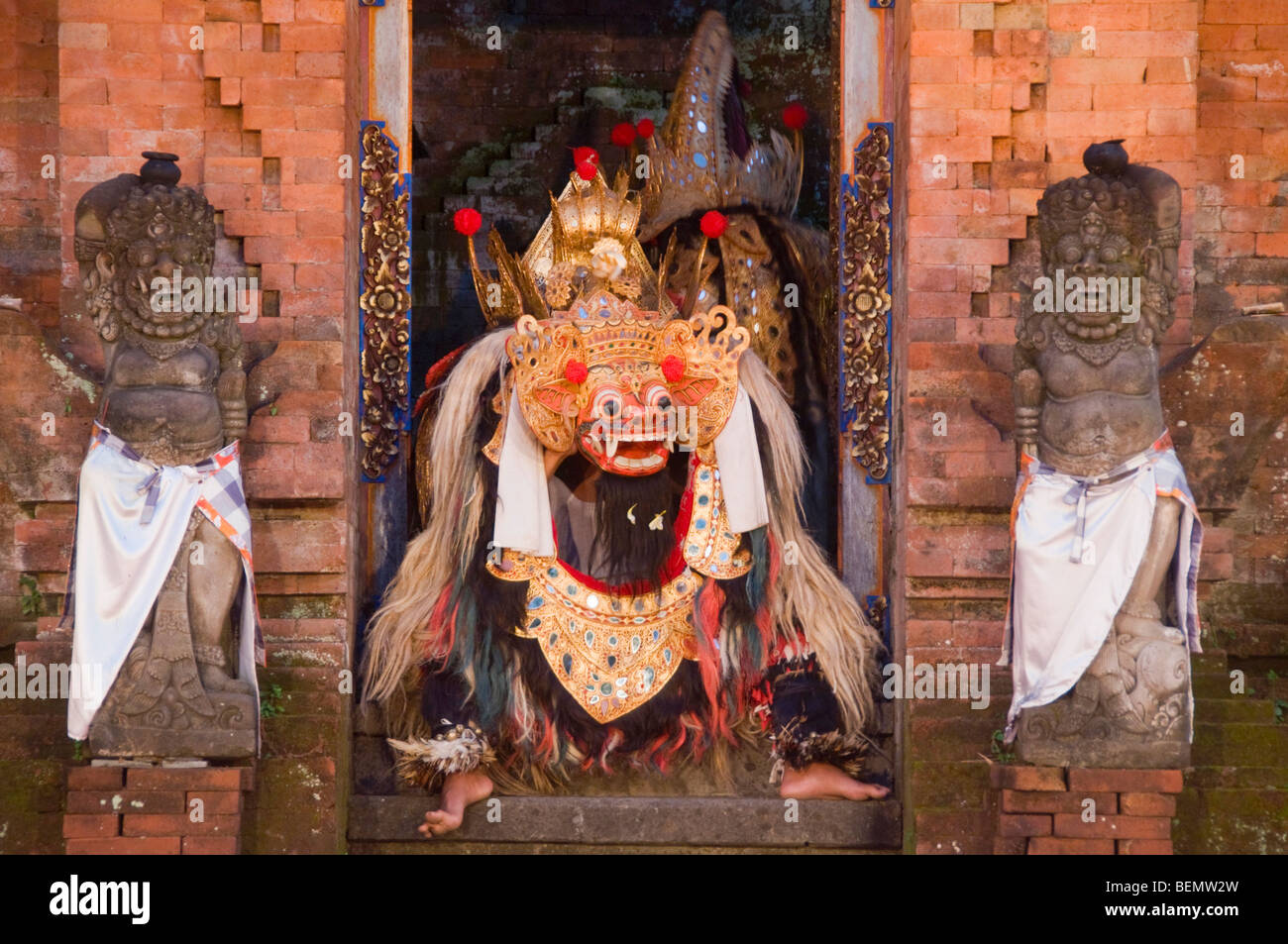 Performer bei einem Barong und Kris Tanz in Bali Indonesien Stockfoto