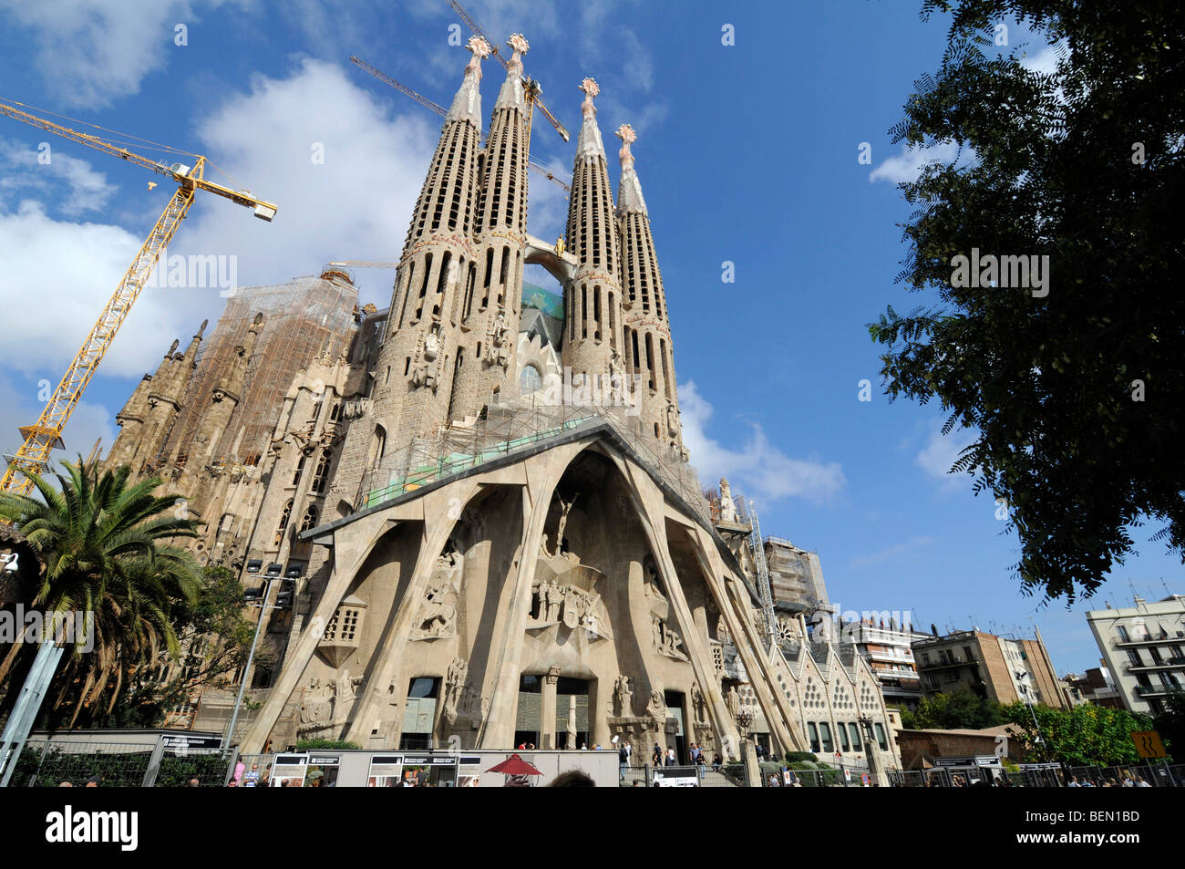 Übersicht über die Sagrada Familia Gaudis Wahrzeichen riesige Kathedrale in Barcelona, Spanien. Stockfoto