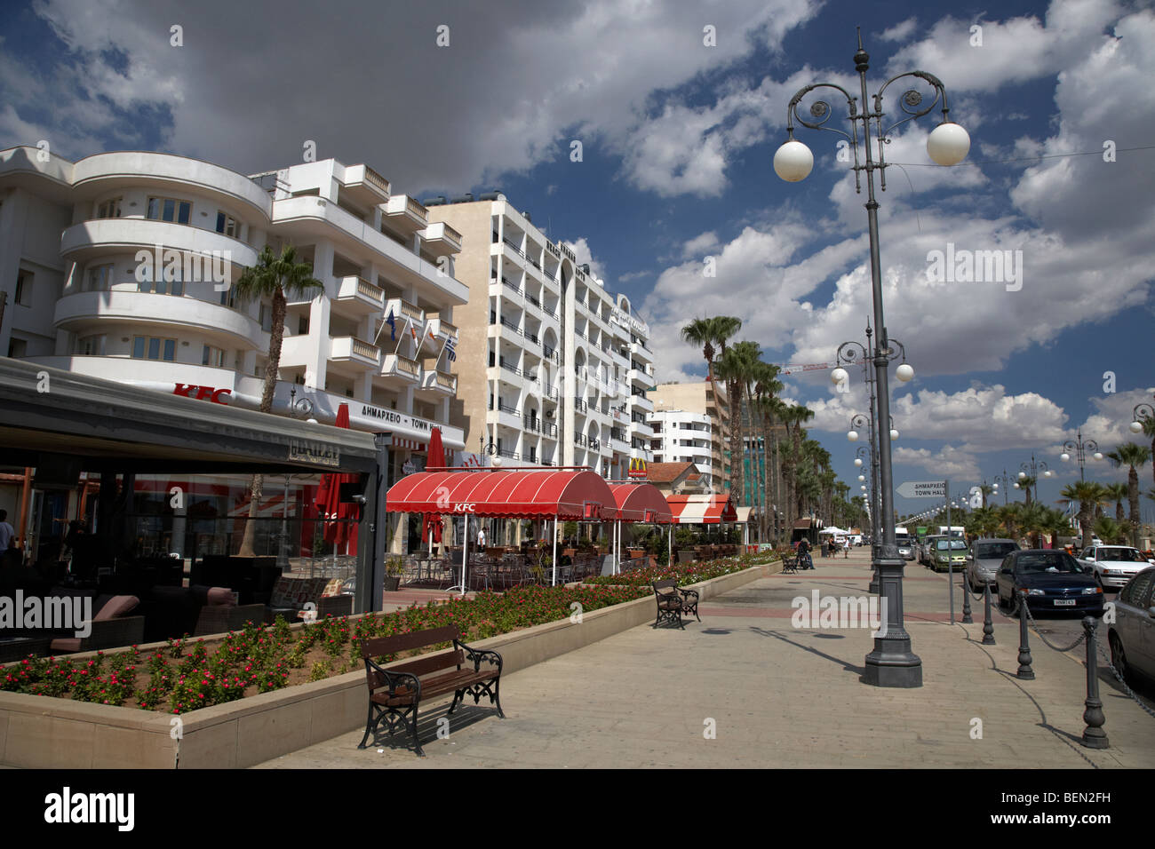 Athenon Athen Avenue Promenade Finikoudes über Larnaca Strandpromenade Larnaka Zypern Europa Stockfoto