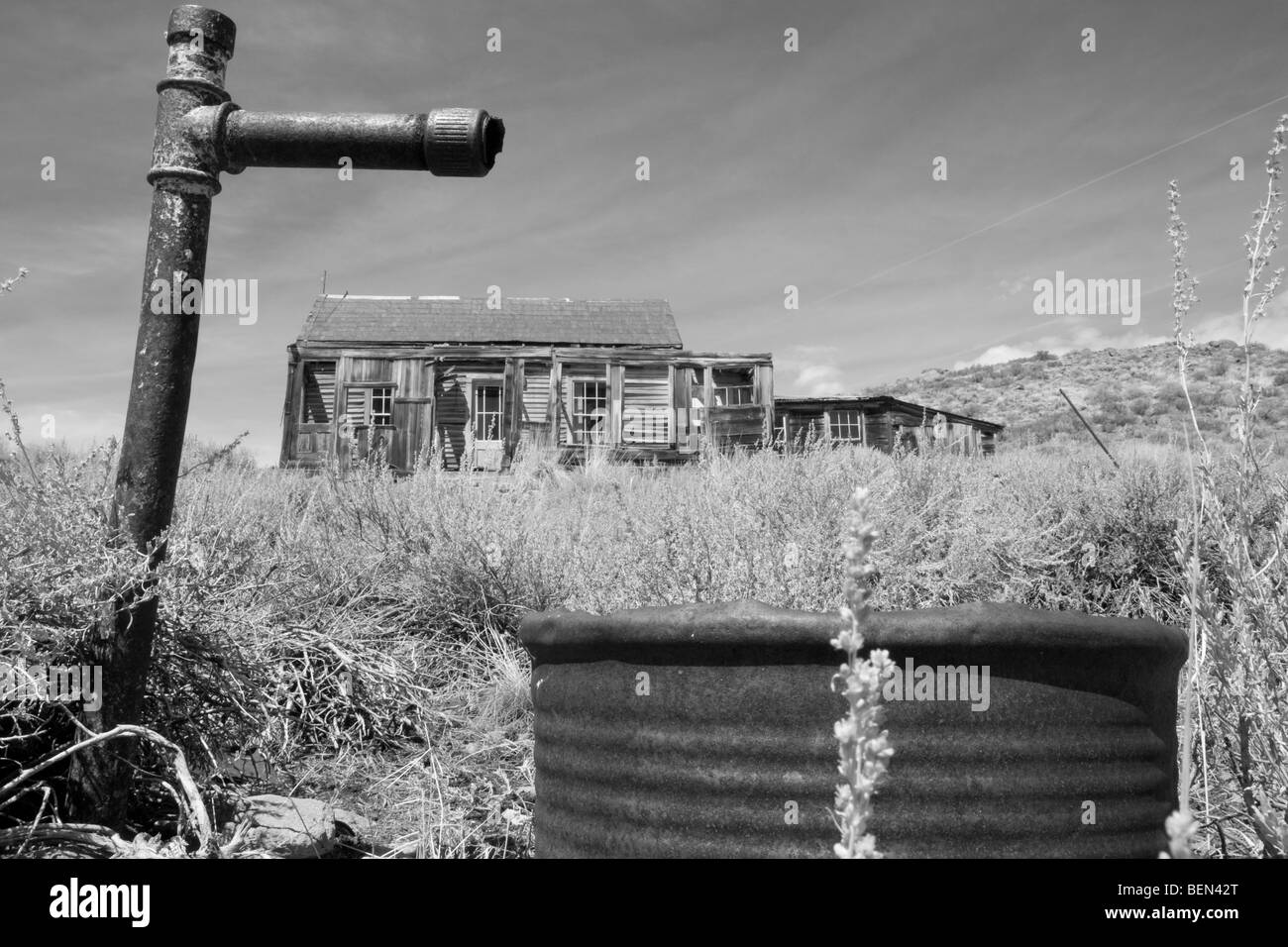 Gut trocknen und Zapfen und verlassenen Gehöft in der Geisterstadt Bodie, Kalifornien Stockfoto