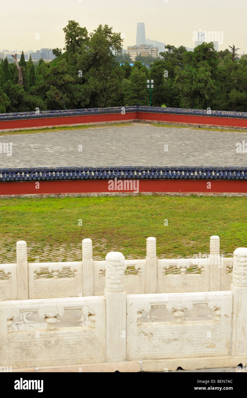 Der Himmelstempel Tiantan Park, kaiserliche Himmelsgewölbe mit runden Erdwall-Altar Stockfoto