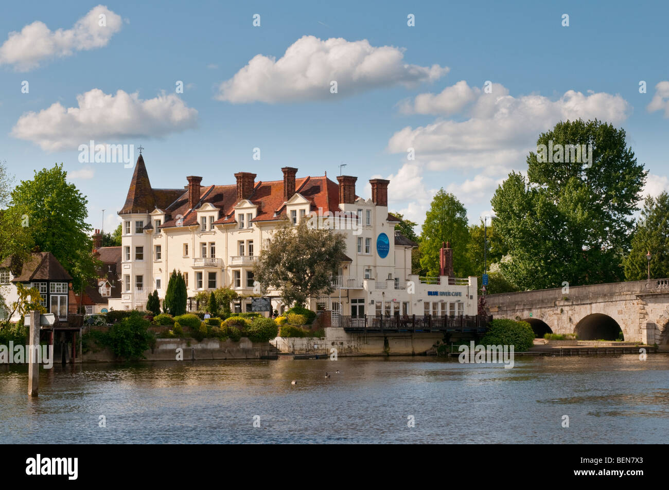 Thames Riviera Thames riviera hotel -Fotos und -Bildmaterial in hoher Auflösung – Alamy
