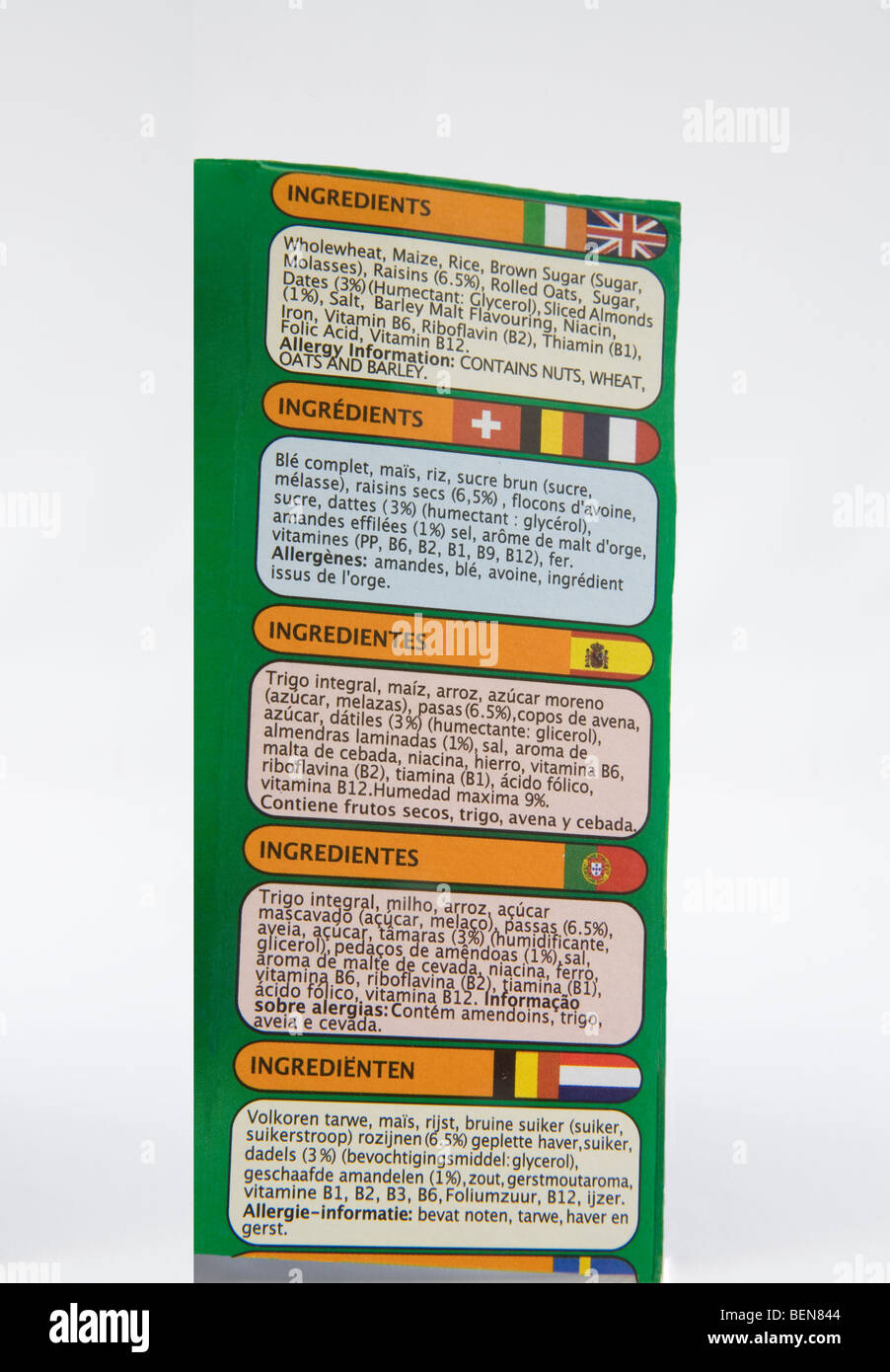 Studio nahe, Ernährungs- und Zutat Beratung über ein Paket von Getreide mit einer Warnung über mögliche Allergien Stockfoto