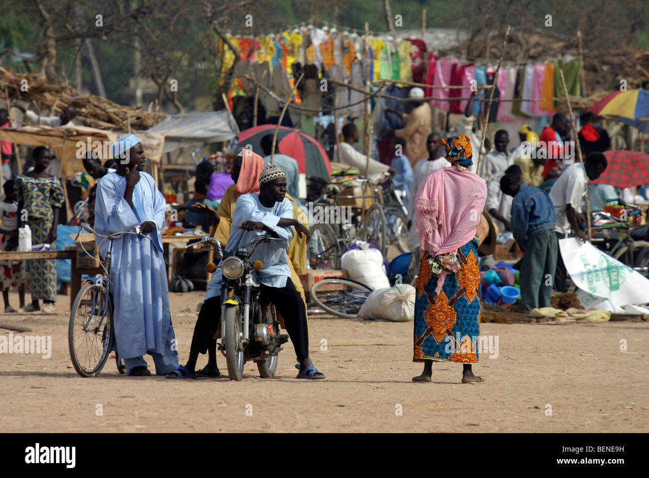 Afrikanische schwarze Ureinwohner am Markt in Maroua, Kamerun, Zentralafrika Stockfoto