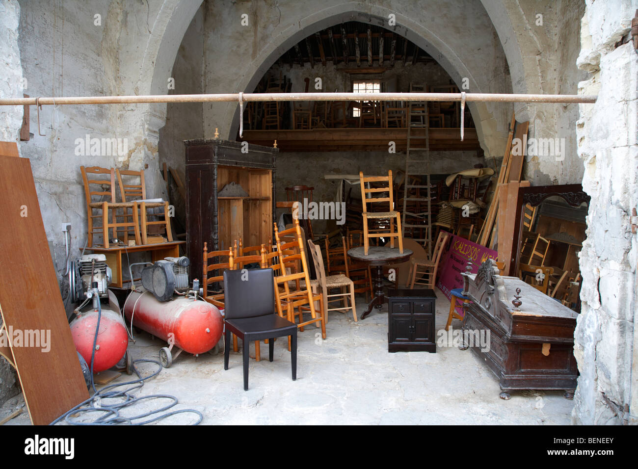kleine Unternehmen lokale Holzmöbel Workshop in alten türkischen Viertel alt Stadt Larnaca Zypern Stockfoto