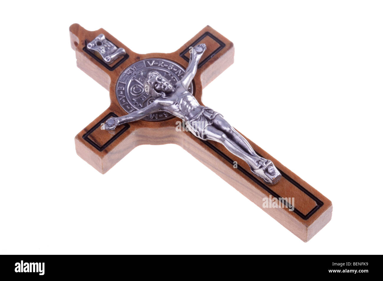 Der Heilige Benedikt Kreuz mit seinem Siegel und aus Holz. Stockfoto