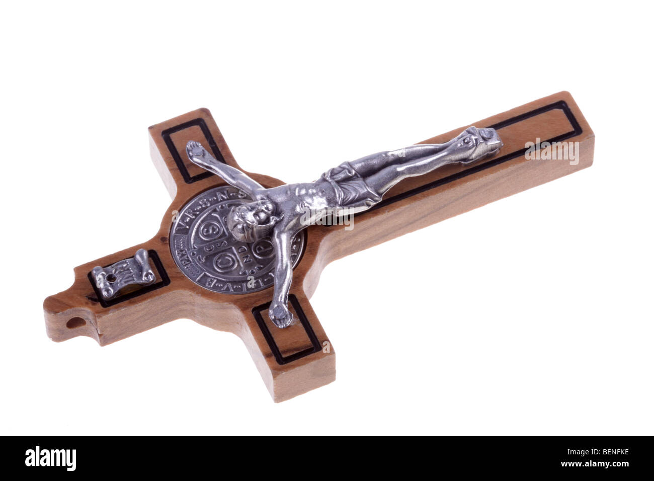 Der Heilige Benedikt Kreuz mit seinem Siegel und aus Holz. Stockfoto