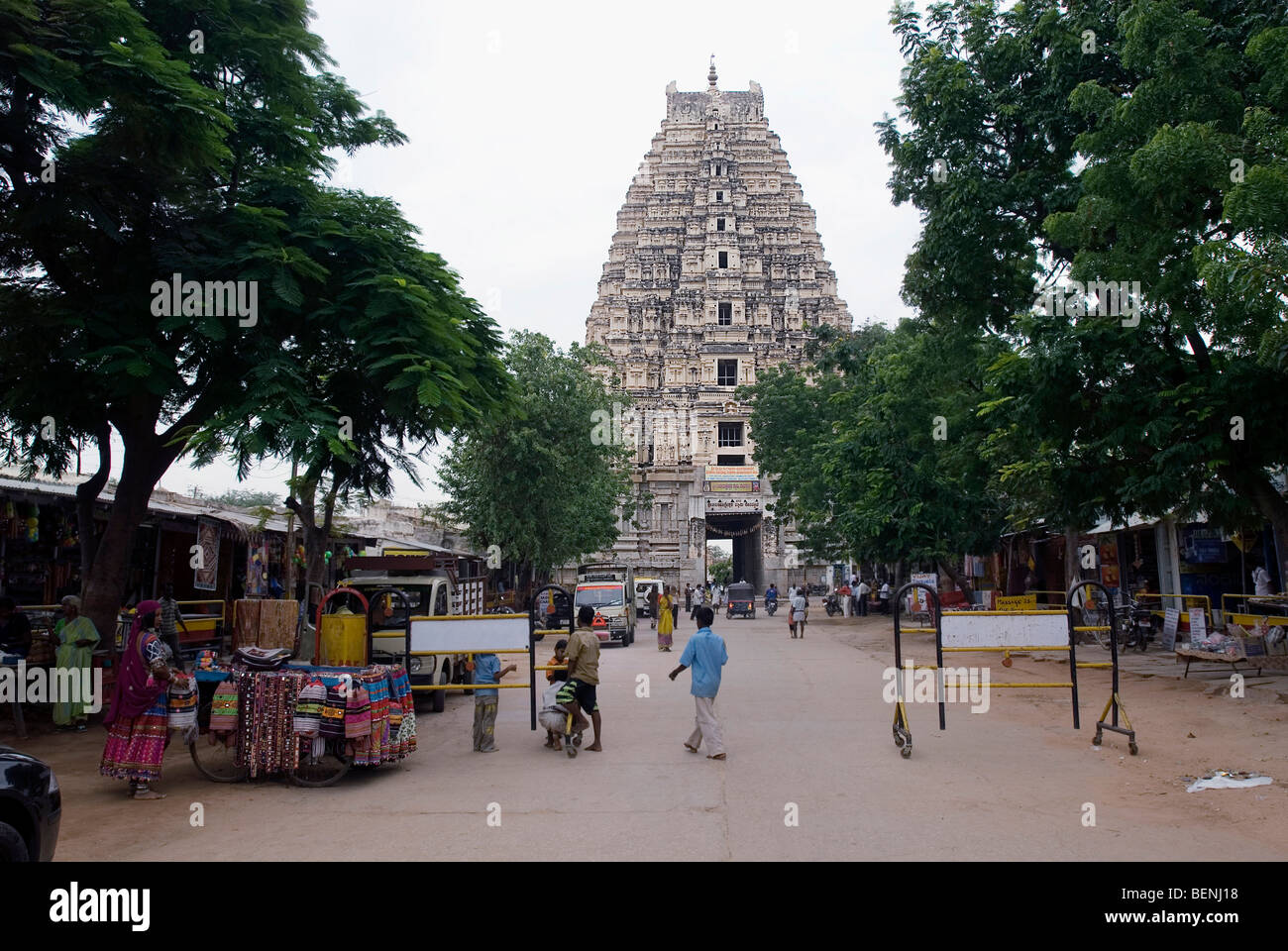 Der Virupaksha-Tempel, auch genannt Pampapathi Tempel befindet sich am Fuße des Hemakuta Hill und umgebaut im Jahre 1510 für die Stockfoto