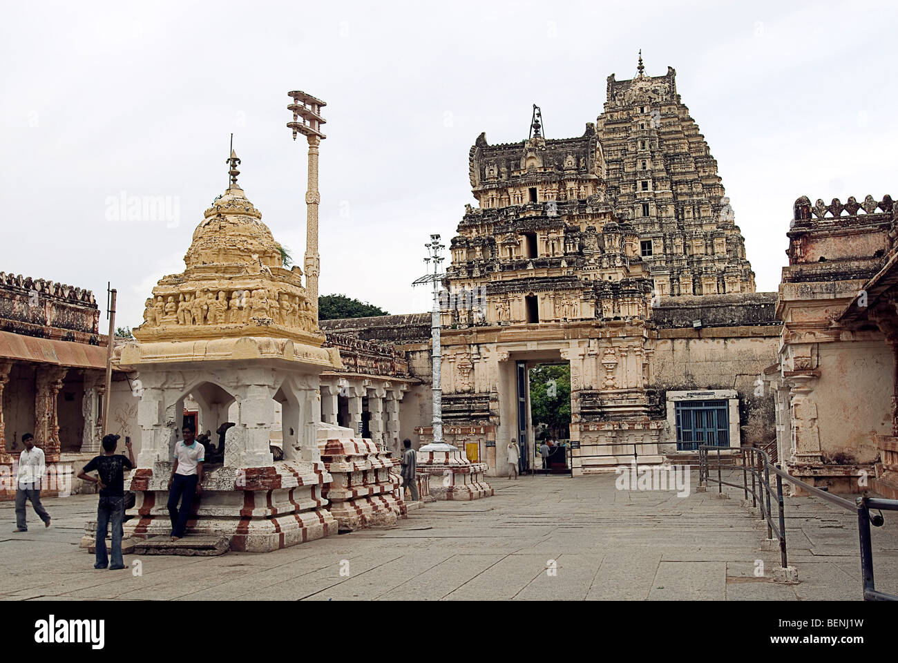 Der Virupaksha-Tempel, auch genannt Pampapathi Tempel befindet sich am Fuße des Hemakuta Hill und umgebaut im Jahre 1510 für die Stockfoto