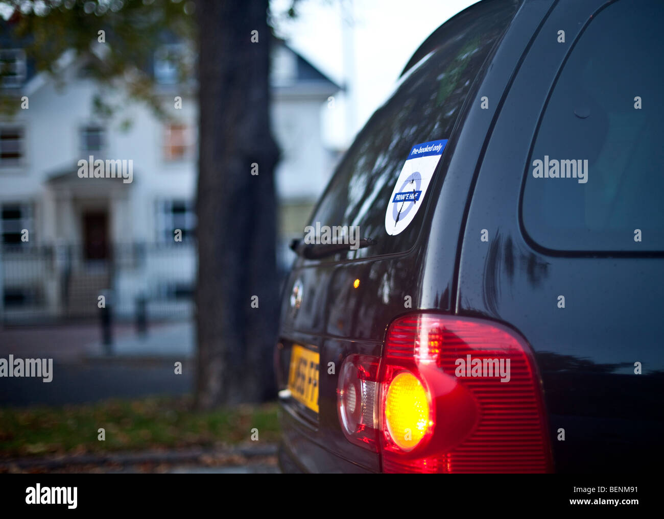 Lichter auf ein Pre-Mietwagen-Taxi zu brechen. Stockfoto