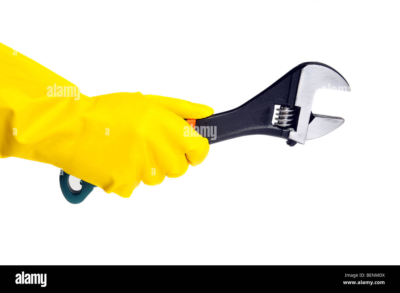 Rollgabelschlüssel Holding mit Handschuhen isoliert auf weiss Stockfoto