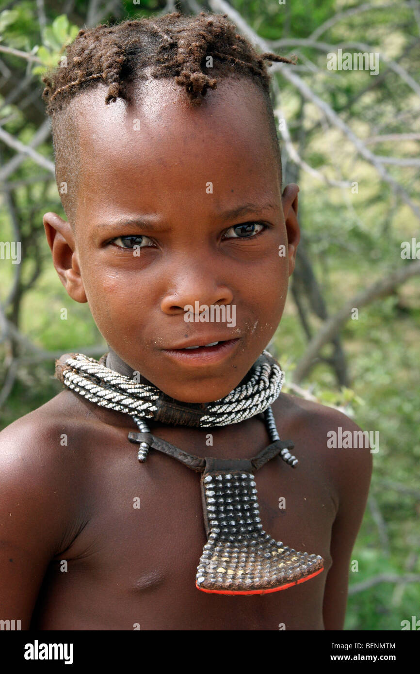 Nahaufnahme des Kindes des Stammes Himba im Kaokoland / Kaokoveld, Kunene Region, Namibia, Südafrika Stockfoto