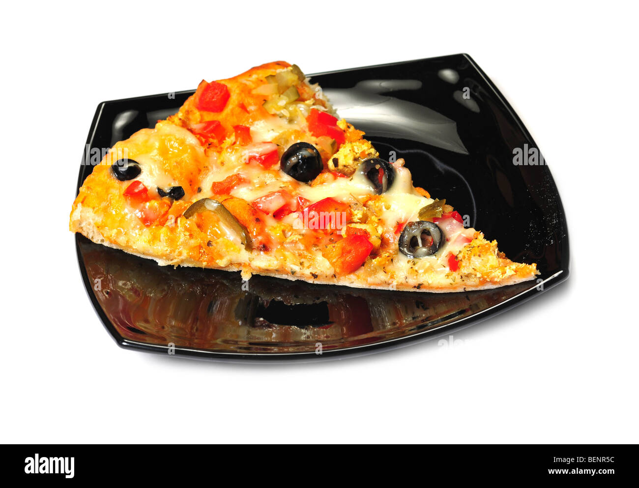 Stück Pizza auf Teller, isoliert Stockfoto