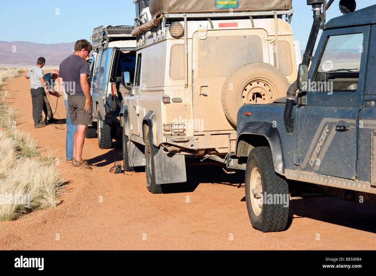 Off-Road-Allradfahrzeuge in der Namib-Wüste, Namibia, Südafrika Stockfoto