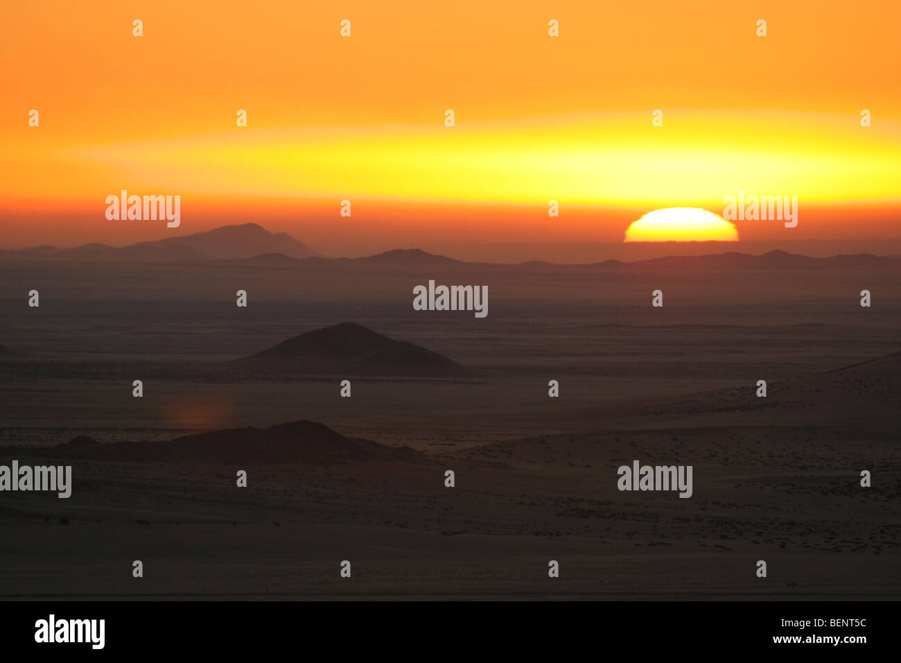 Sonnenuntergang über der Namib-Wüste, Namibia, Südafrika Stockfoto