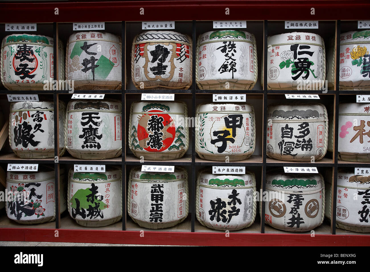 JAPAN-Hie-Jinja Schrein, Akasaka, Tokio. Sake-Fässer. Foto: Sean Spraqgue 2008 Stockfoto