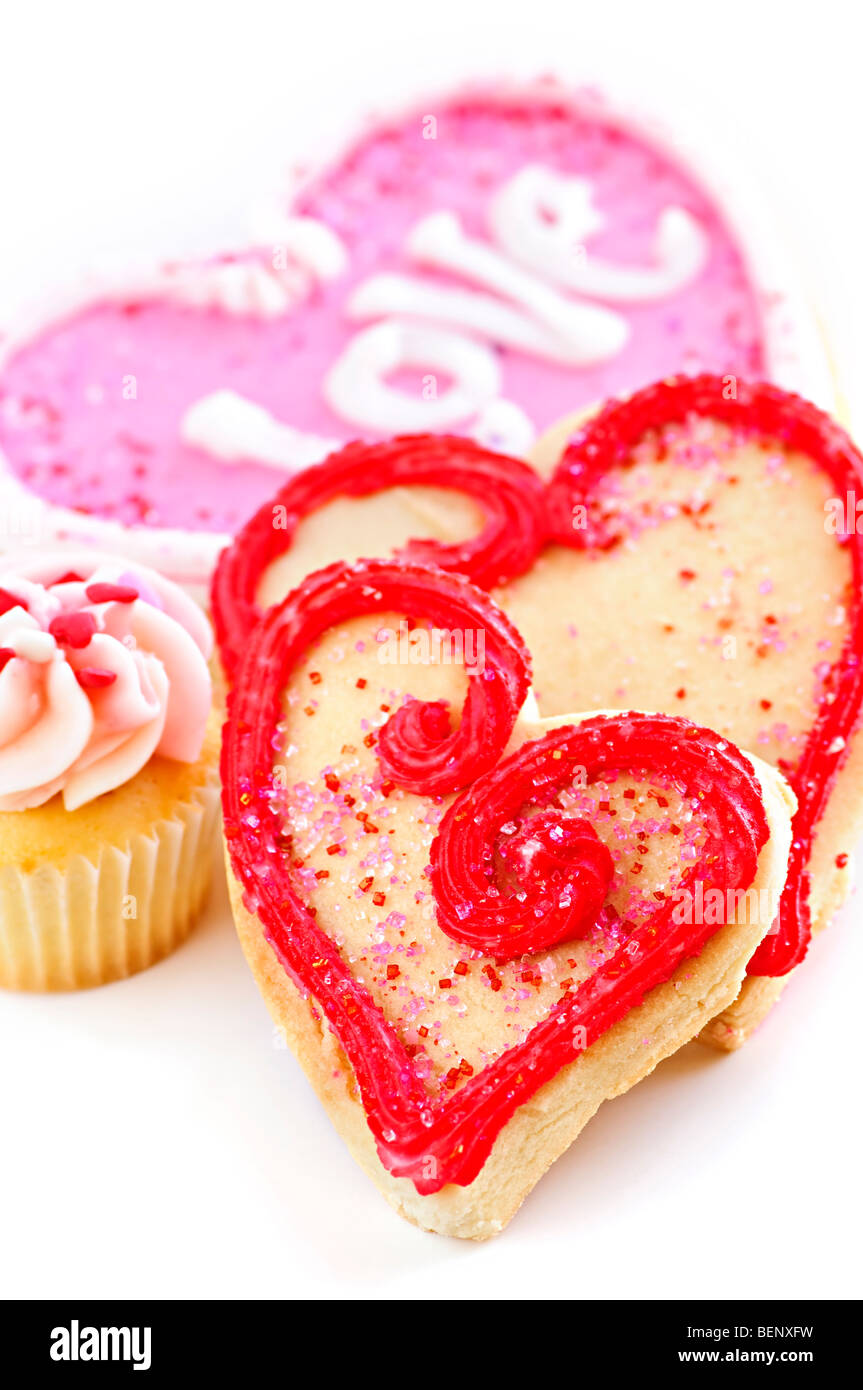 Homemade gebacken Shortbread Valentine, Kekse und Kuchen mit Zuckerguss auf weißem Hintergrund Stockfoto