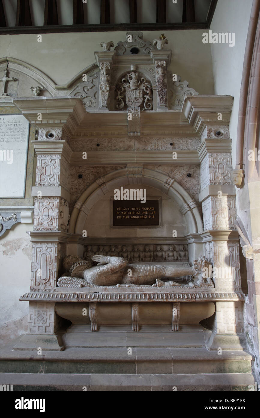 Dieses wunderschön geschnitzte Denkmal zum Sir Richard Lee und seine Frau, Str. Marys Kirche, Acton Burnell, Shropshire, England. Stockfoto