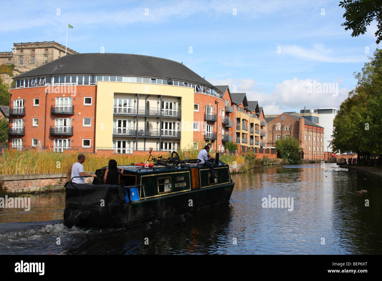 Ein Narrowboat auf einem Kanal in Nottingham, England, Vereinigtes Königreich Stockfoto
