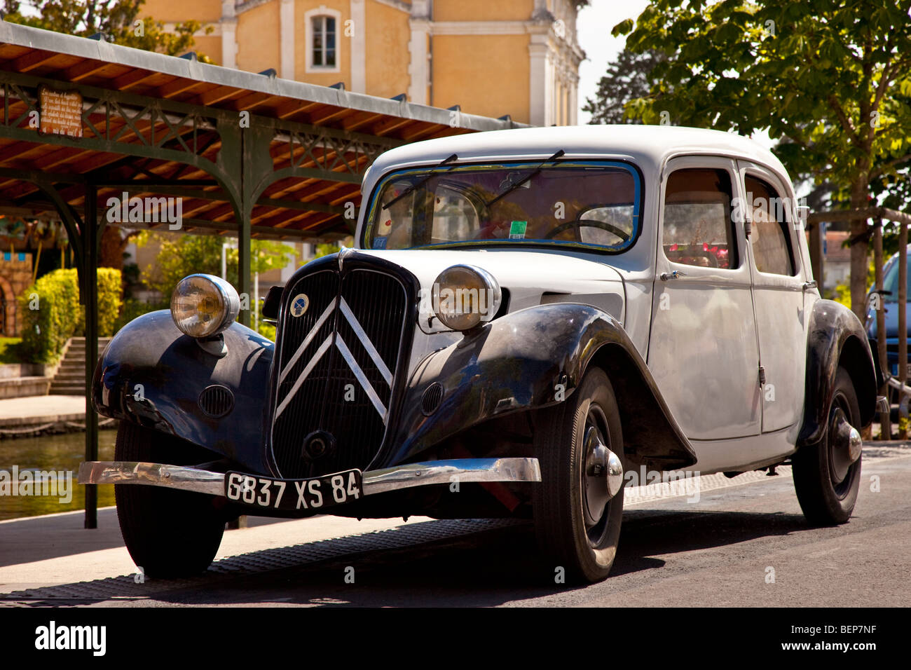Französischen Citroen Avante geparkt in L'Isle Sur la Sorgue, Provence Frankreich Stockfoto