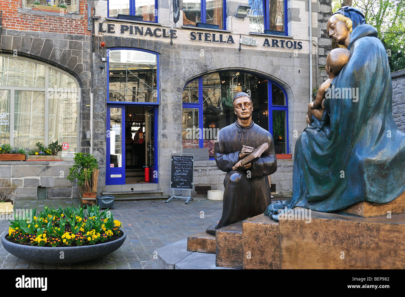 Statue des Malers Rogier van der Weyden / Roger De La Pasture, Tournai, Belgien Stockfoto