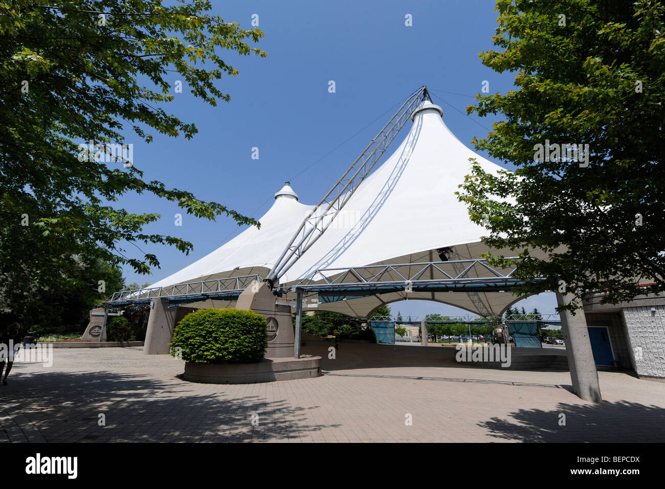 Zelt-Pavillon in Roberta Bondar Park entlang St. Marys River Sault Ste Marie Ontario Kanada Stockfoto