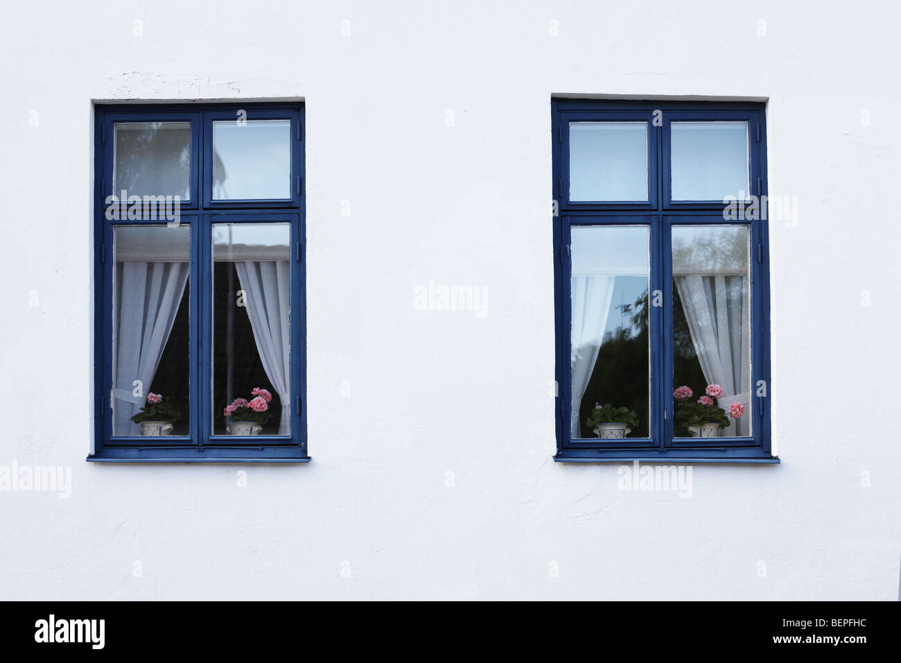 Zwei identische Fenster Stockfoto
