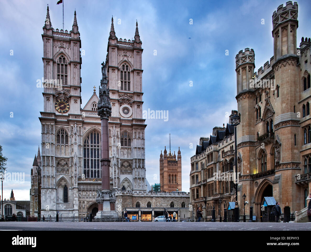 Westminster Abbey (links) und breiten Heiligtum bauen (rechts), Westminster, London, England, Vereinigtes Königreich Stockfoto