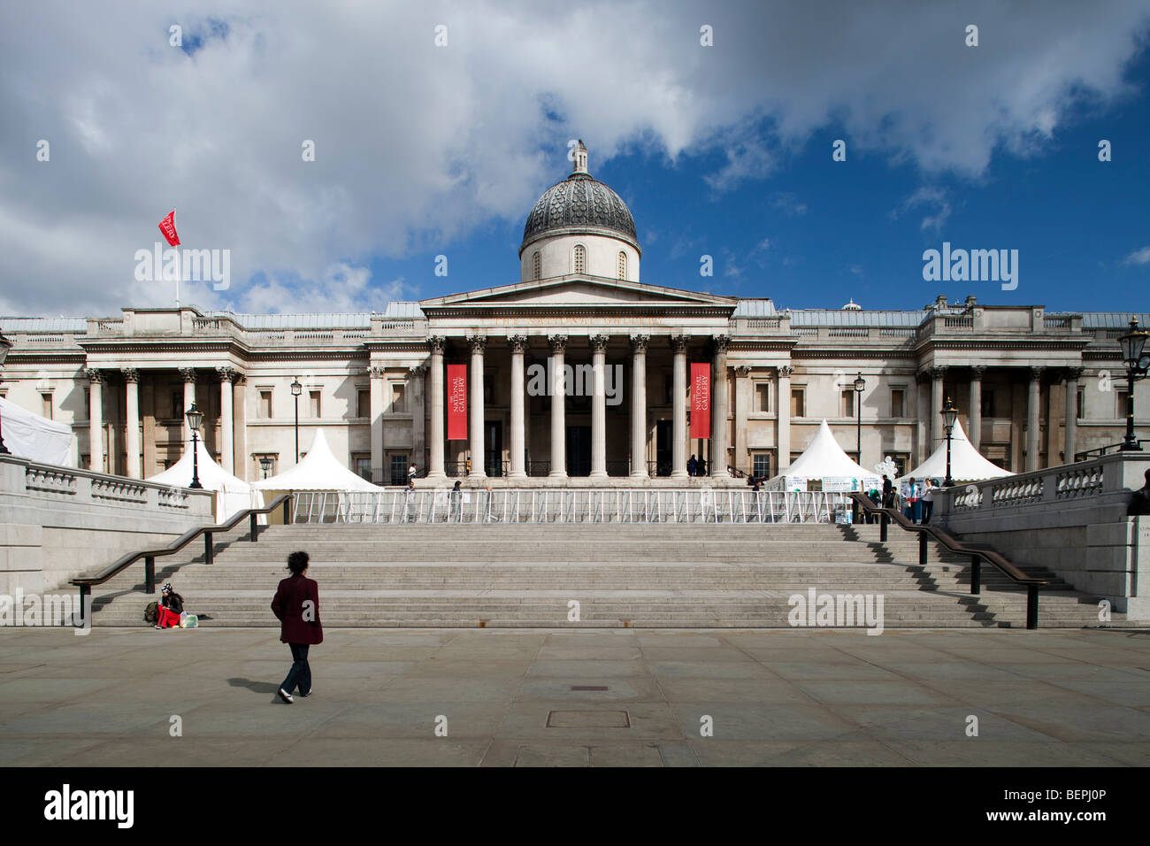 Fassade der National Gallery am Trafalgar Square, London, England, Vereinigtes Königreich Stockfoto