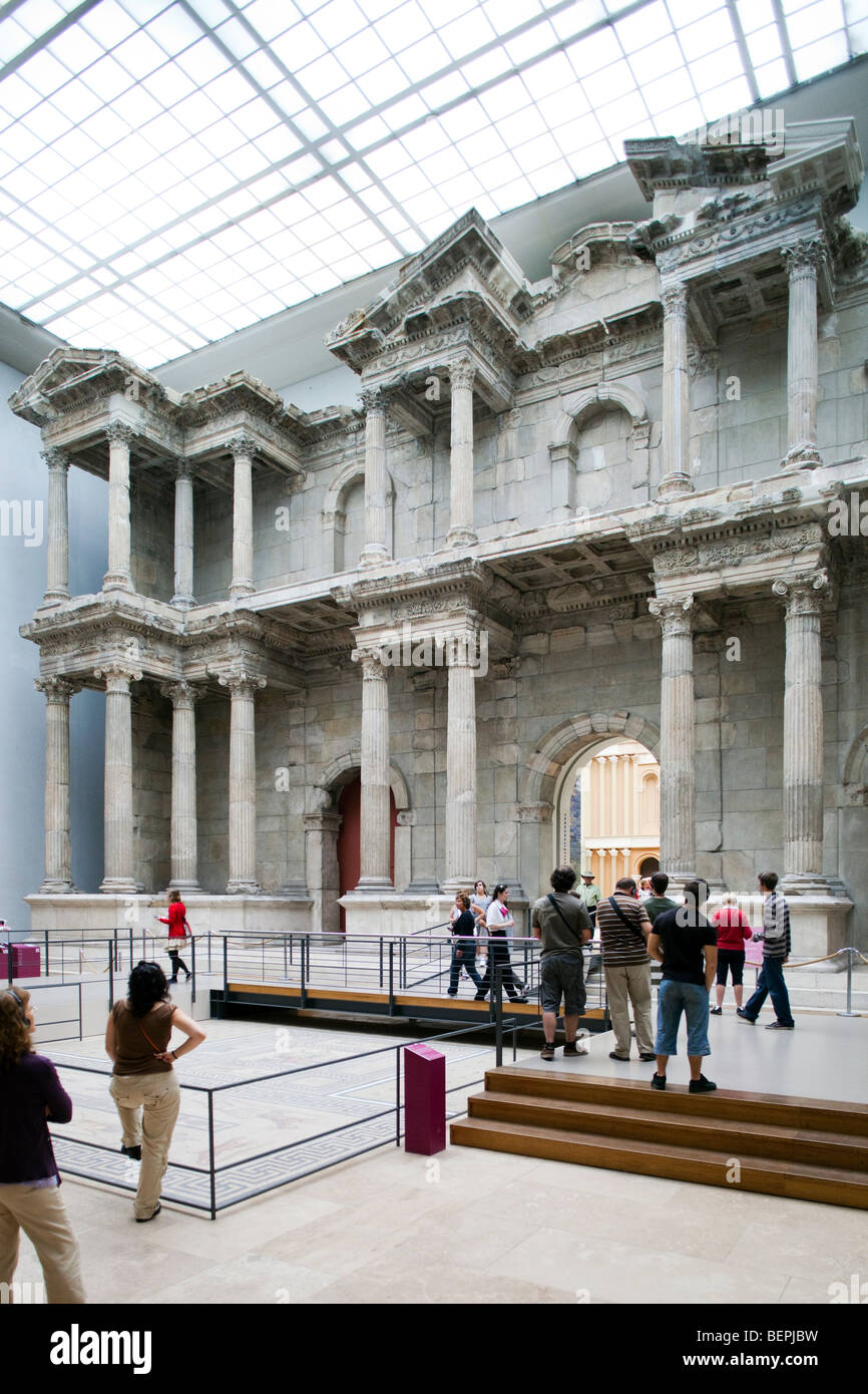 Markttor von Milet, römische Arbeit (120 n. Chr.), Pergamon Museum, Berlin, Deutschland Stockfoto
