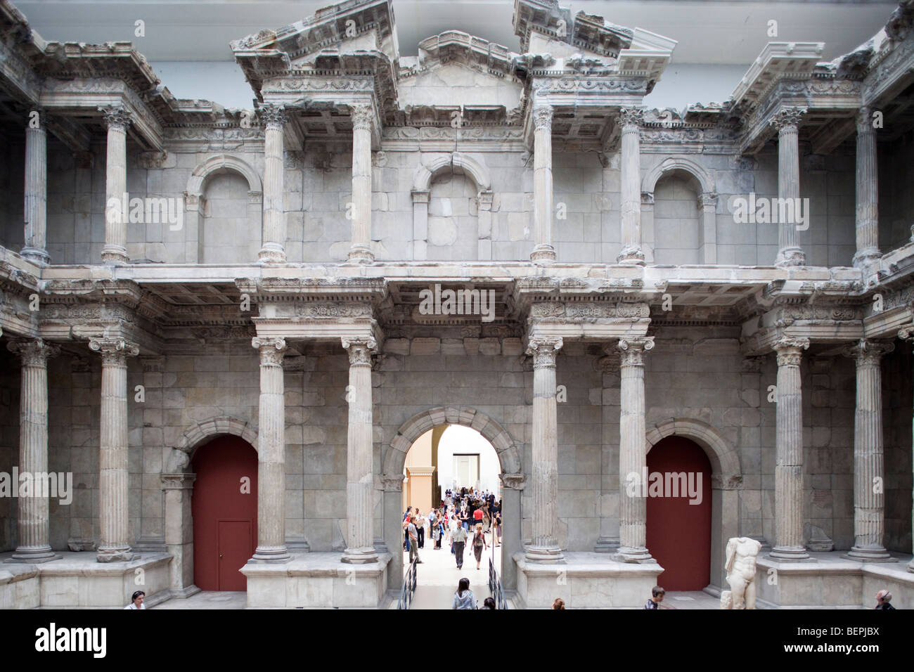 Markttor von Milet, römische Arbeit (120 n. Chr.), Pergamon Museum, Berlin, Deutschland Stockfoto