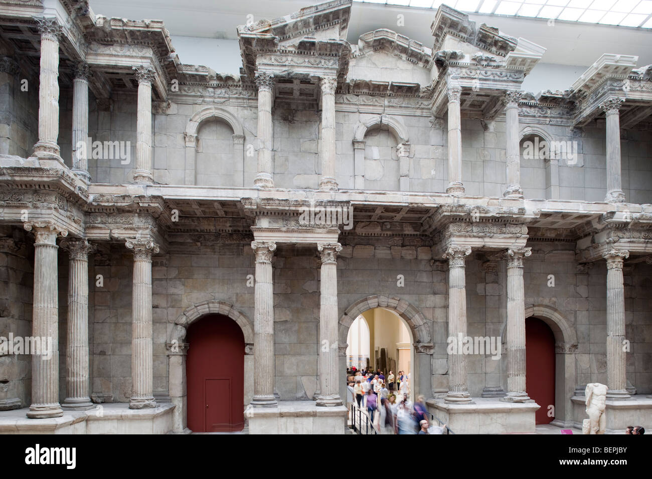 Markttor von Milet, römische Arbeit (120 n. Chr.), Pergamon Museum, Berlin, Deutschland Stockfoto