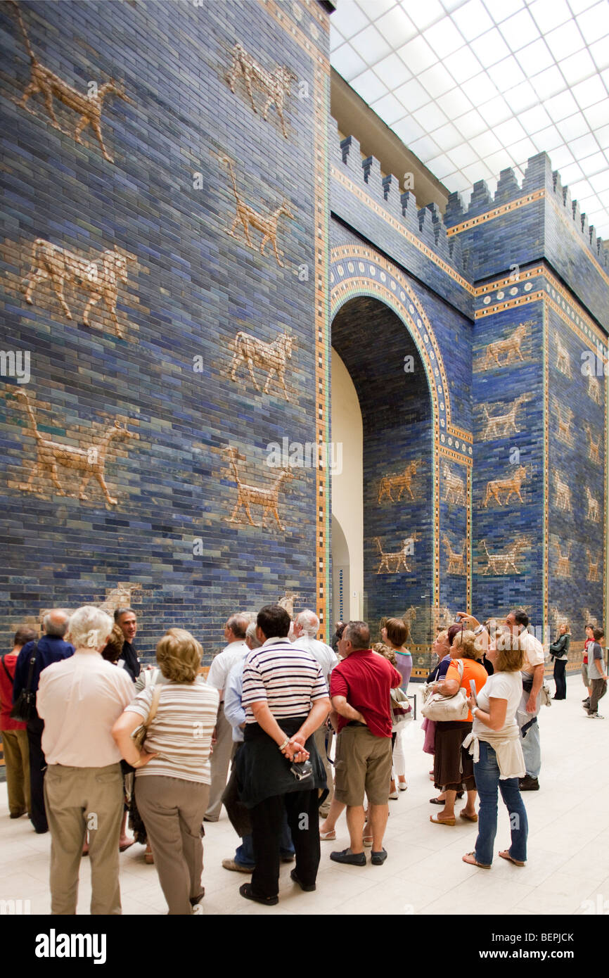 Ischtar-Tor von der antiken Stadt Babylon, Pergamon Museum, Berlin, Deutschland Stockfoto