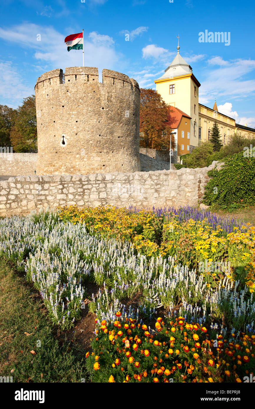 Mittelalterliche Torturm der bischöflichen Burg (Pűspekvar) BBW - Europäische Kulturstadt des Jahres 2010, Ungarn Stockfoto