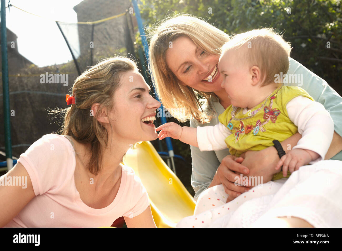 Freunde und baby Stockfoto